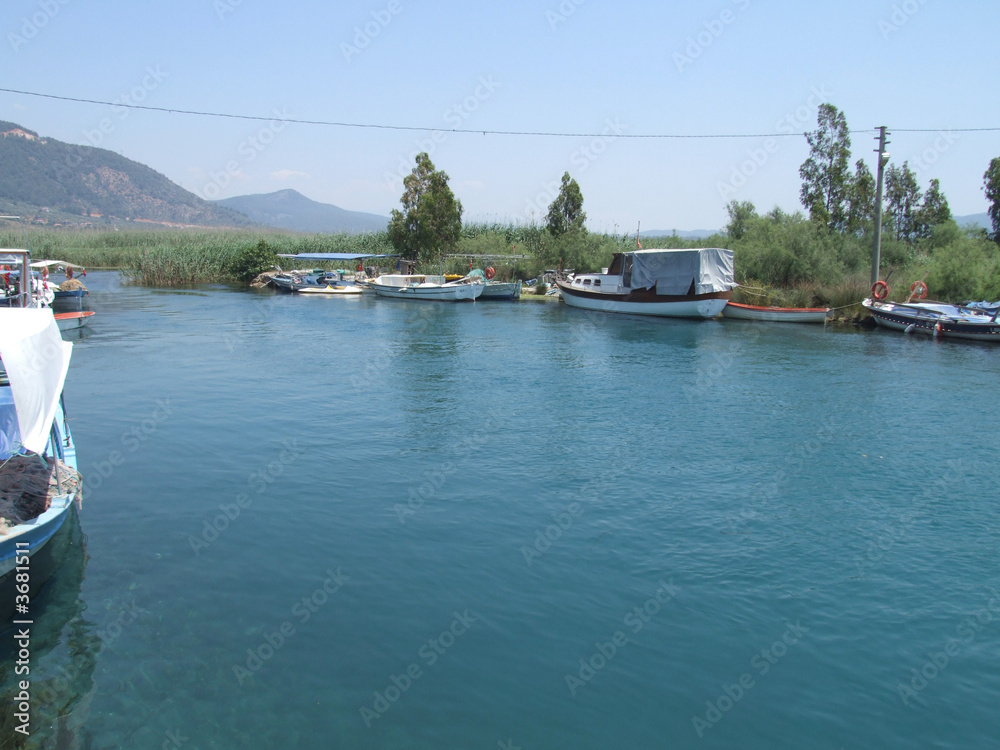 Obraz premium still water and the boats