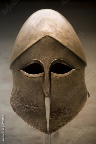 Fotografi An ancient bronze helmet