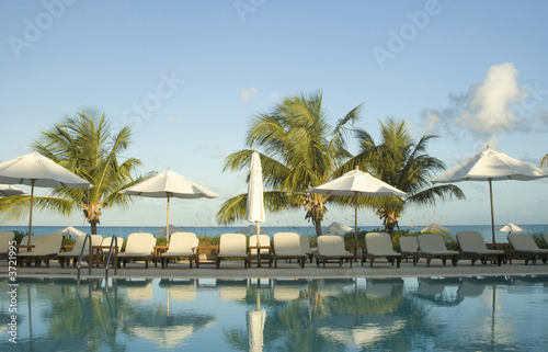 Fototapeta Naklejka Na Ścianę i Meble -  swimming pool at luxury resort  bahamas