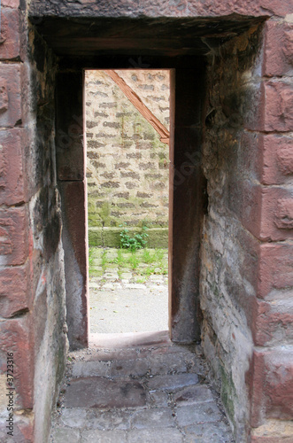 Fototapeta Naklejka Na Ścianę i Meble -  Historischer Stadtmauerdurchgang