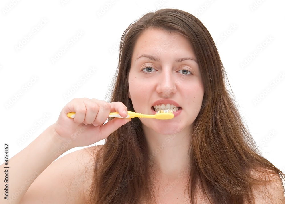 girl cleans a teeth