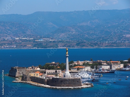Messina il porto e la Madonnina