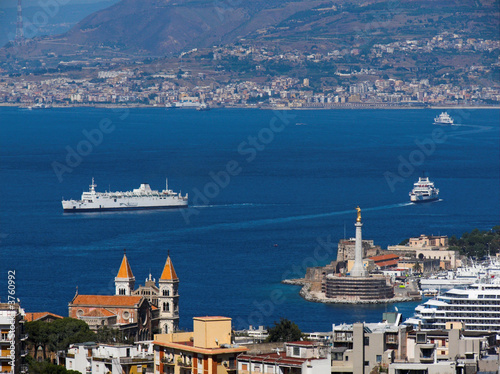 Messina panoramica sullo Stretto ed il porto © ollirg