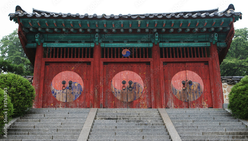 Fototapeta premium Entrance to a South Korean temple 