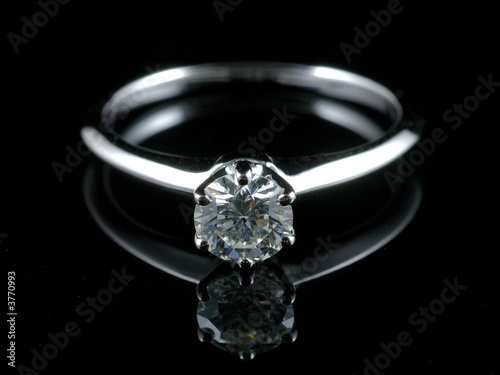 Diamond ring with reflection