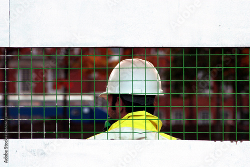Trabajador con casco 2