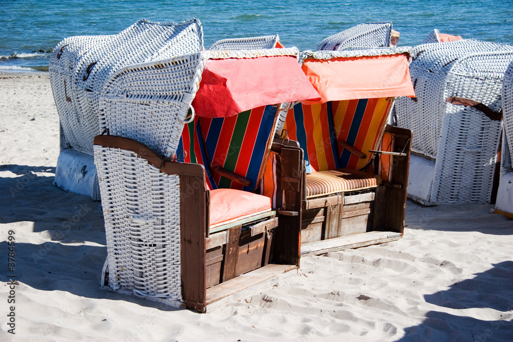 Roofed wicker sales beach chair