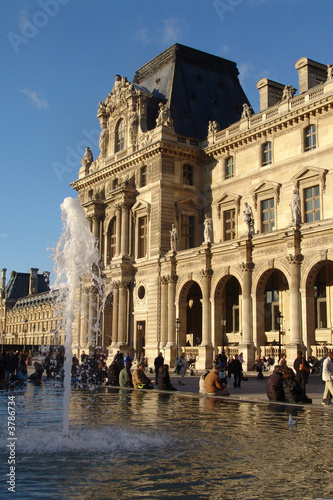 Der Innenhof des Louvre