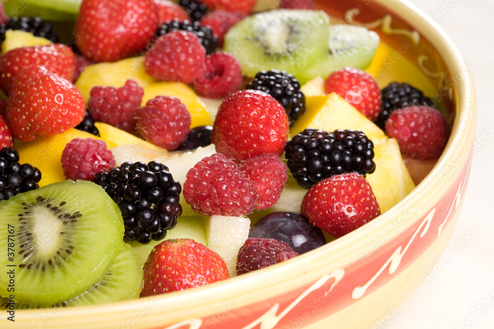 Obraz premium Delicious fruit salad in a bowl