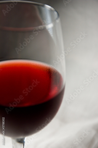 Red wine goblet-left cut