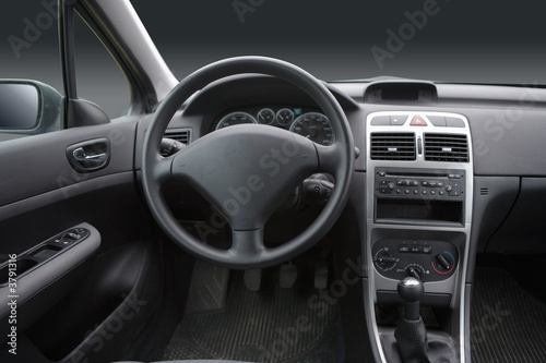 Interior view of a car © Luminis