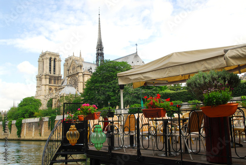 Canvas Print Restaurant on a boat on Seine with the view of Notre Dame