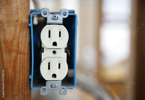 A 120v duplex electrical receptactle box 