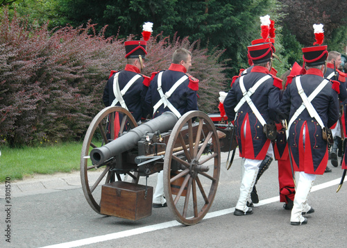 Marche folklorique et canon