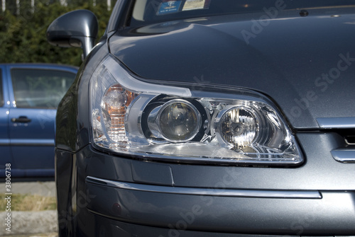 automobile vettura  fanale  xeon  frecce  abbaglianti luci © Adryn