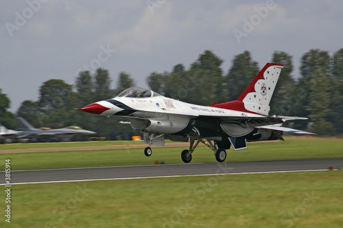 Thunderbirds f16 landing