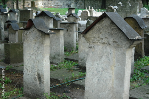 cemetery © Tomasz Pawlowski