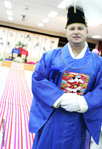 Western man prepares to marry his South Korean bride 