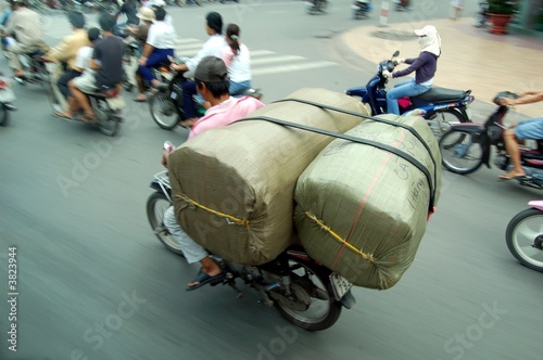 Motocycle surchargé (Saïgon, Vietnam)