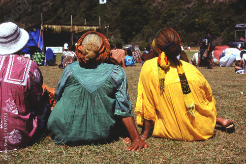 Spectatrices, fête de Hienghène, Nouvelle-Calédonie photo