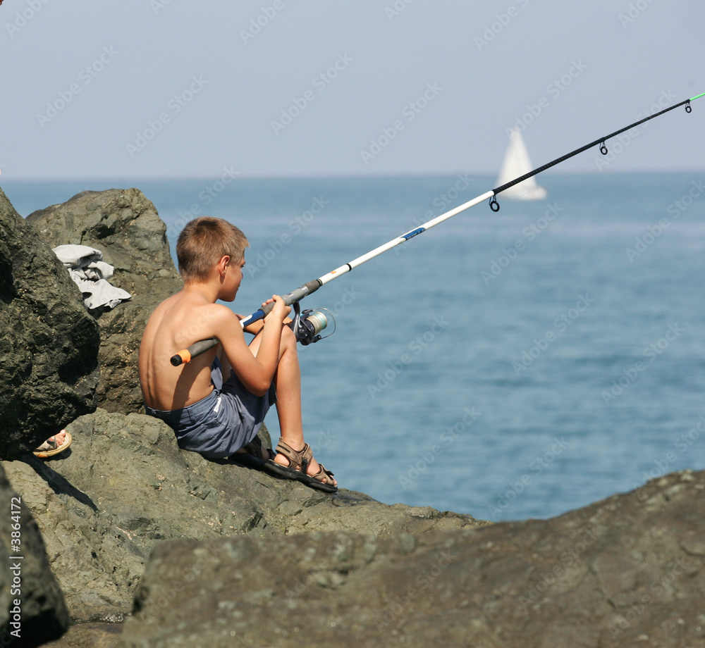 enfant qui pêche