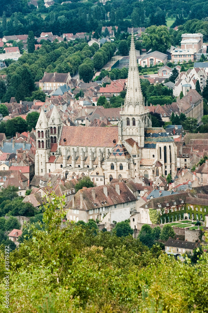 vue de la cathédrale d'autun et de sa vieille ville