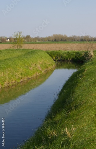 Canal d'irrigation en Anjou