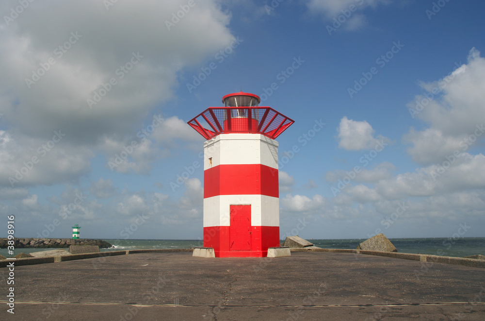 Fotografie Two lighthouses on the harbour heads