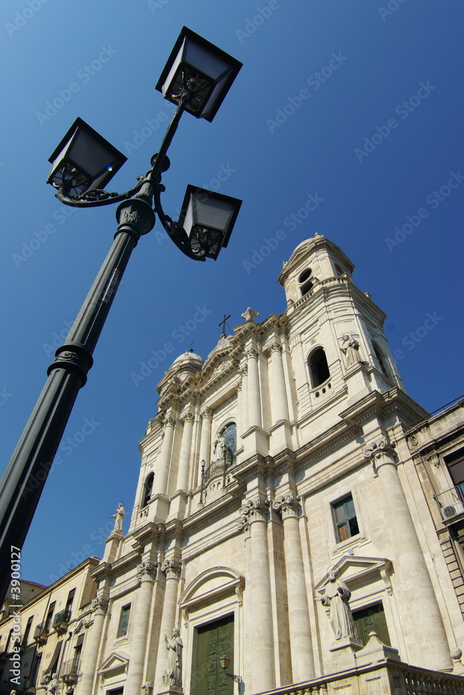 Catania chiesa San Francesco lampione