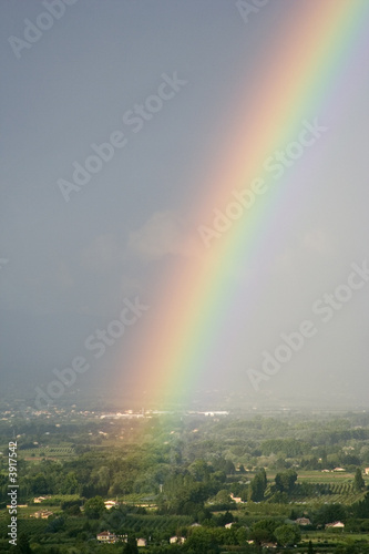 Arc en ciel et orage