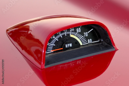 Hood-mounted GTO tachometer photo
