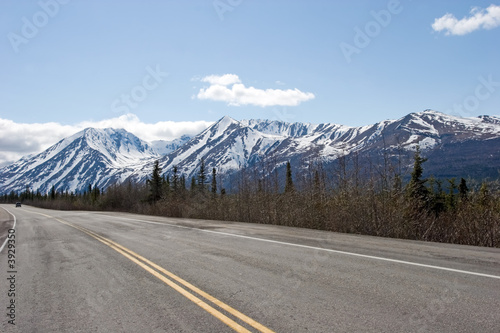 Road running through Alaska Range © MaxFX