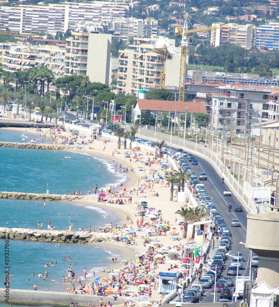 plages de Cannes, route et brises lame