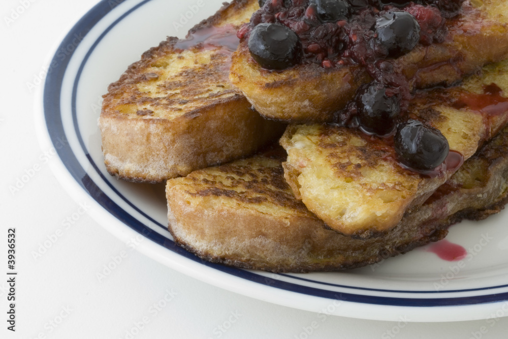 French toast with berry sauce