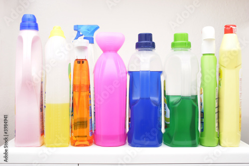 Bunte Waschmittelflaschen