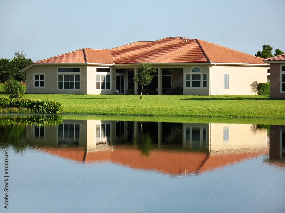 Casa junto a lago Casa junto a lago