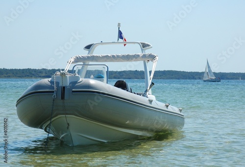 bateau sur le lac photo