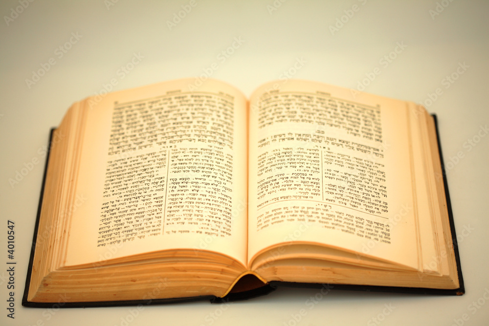 Obraz premium Old Bible book in Hebrew