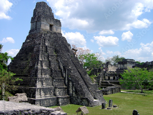 guatemala tikal pyramide maya flores peten amerique centrale photo