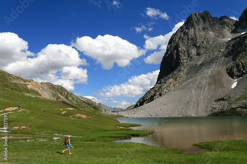 Paysage de montagne et enfant photo