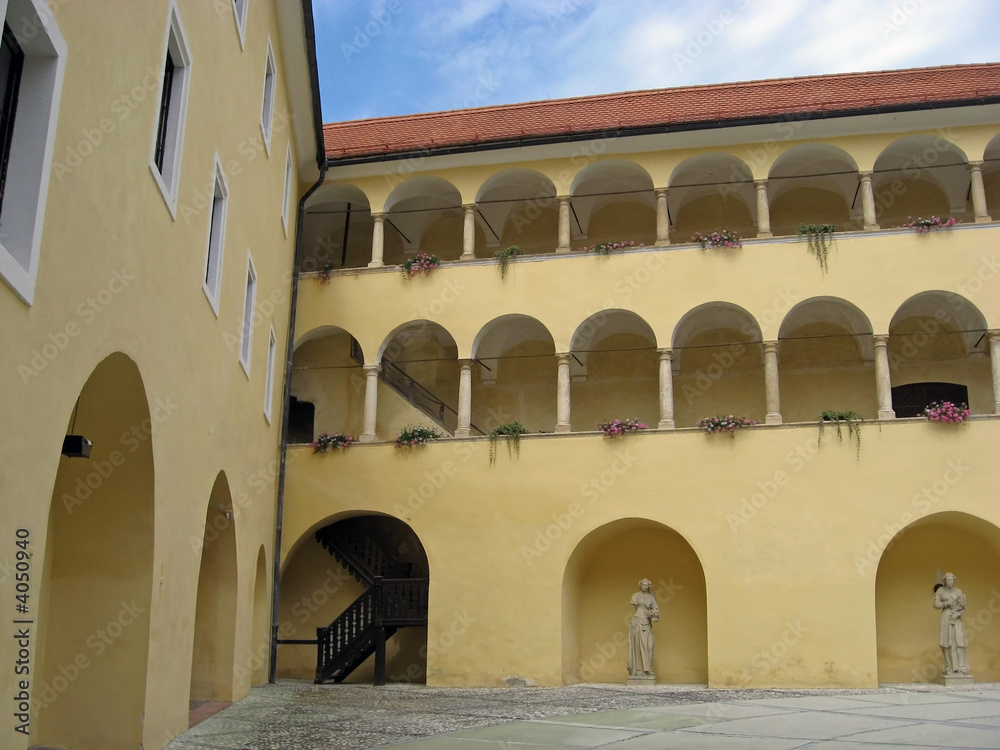 old courtyard in mokrice
