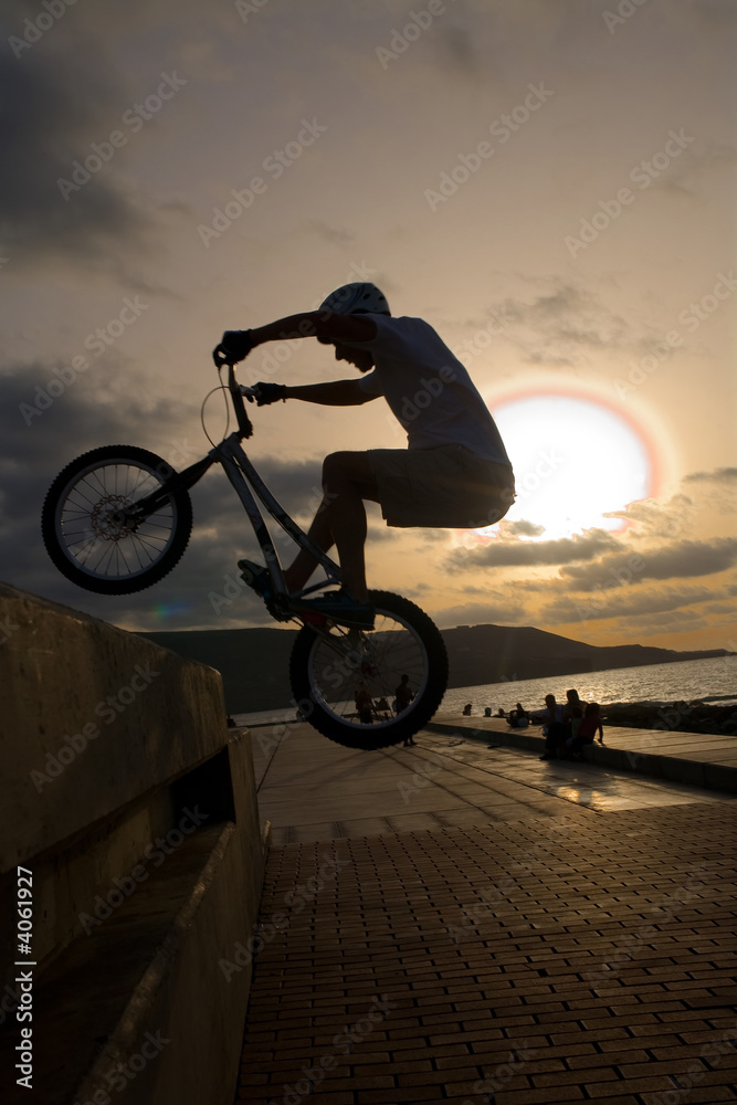 Obraz premium young with Bicycle