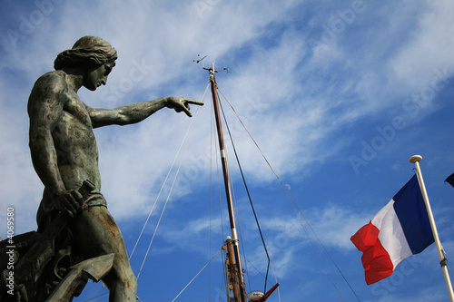 statue 01