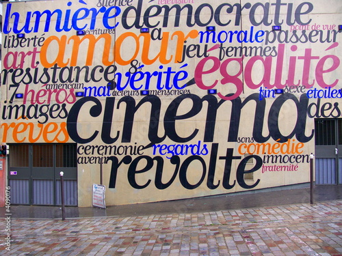 Amour, vérité, cinéma, mots sur le mur