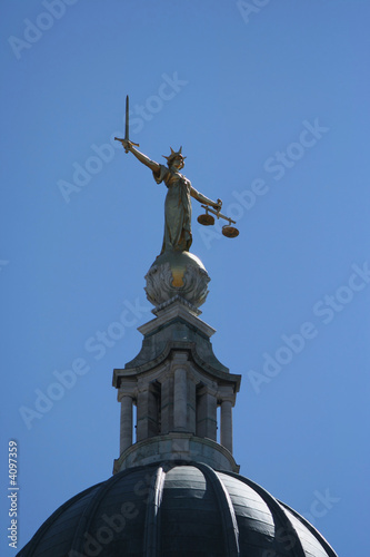 statue at Old Baily criminal court London