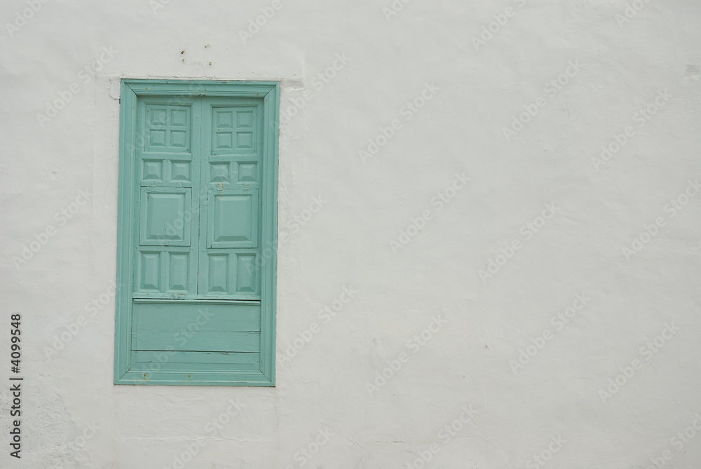 Ventana de madera verde en Lanzarote Ventana de madera verde en Lanzarote