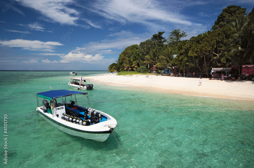 Obraz premium Boat By The Beach