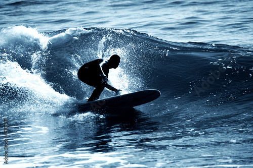 Surfeur en contre jour