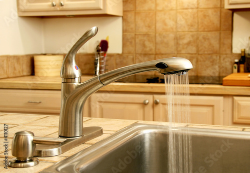 Faucet with pullout spout
