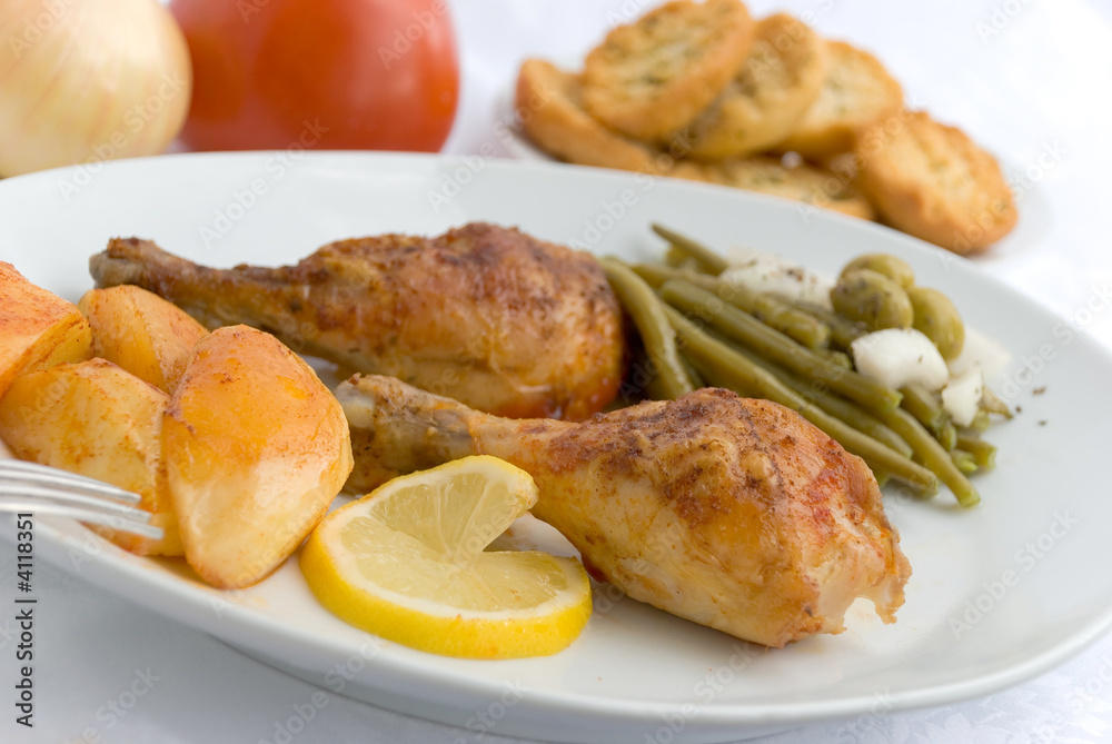 hähnchen-keule mit Pommes frites kartoffeln und salat - 5 hähnchen-keule mit Pommes frites kartoffeln und salat - 5